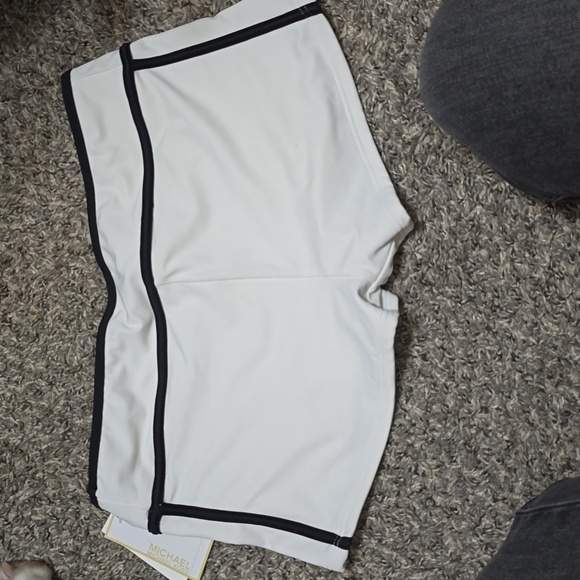 New Michael kors shorts - Picture 2 of 3
